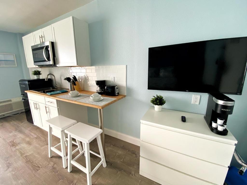 Sea Dip Resort Studios! Дейтона-Бич Экстерьер фото